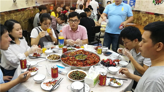夏日標(biāo)配，小龍蝦盛宴走起！